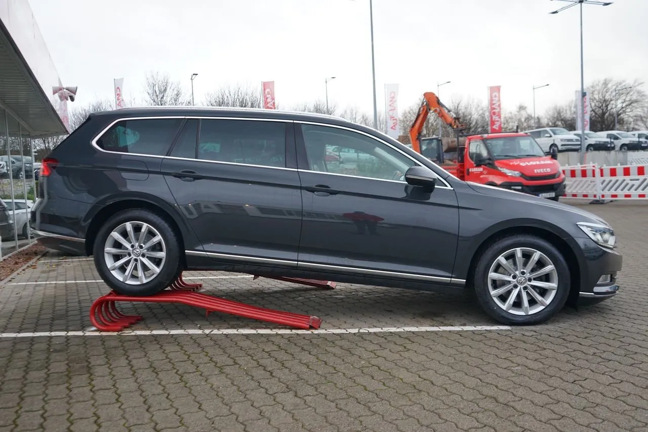 Volkswagen Passat Variant 2.0 TDI Highl...  Image 2