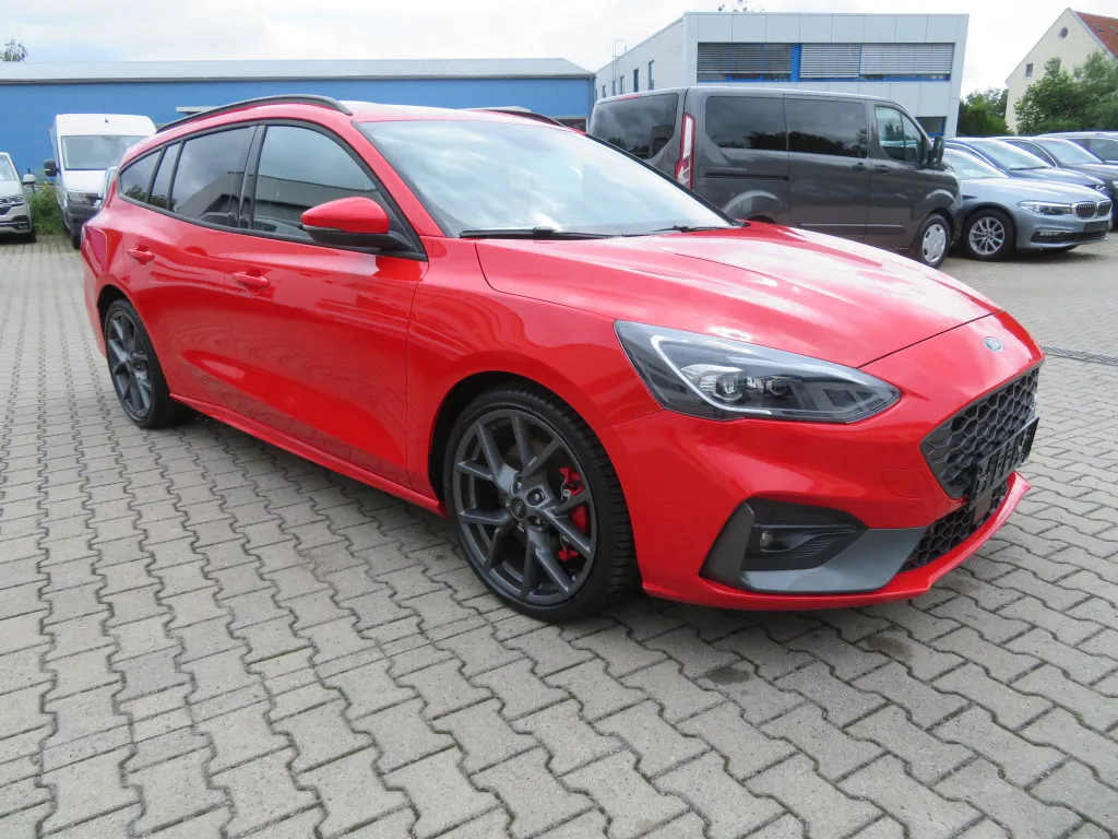 Ford Focus TURNIER 2.3 ST*STYLING PAKET*PERFORMANCE* Image 3