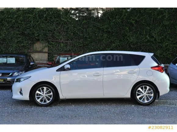 Toyota Auris 1.6 Advance Skypack Image 1