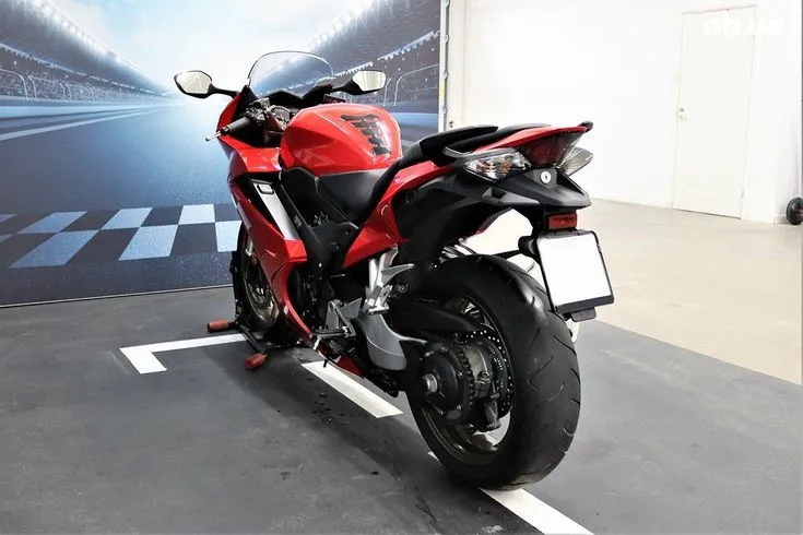 Honda VFR Image 2